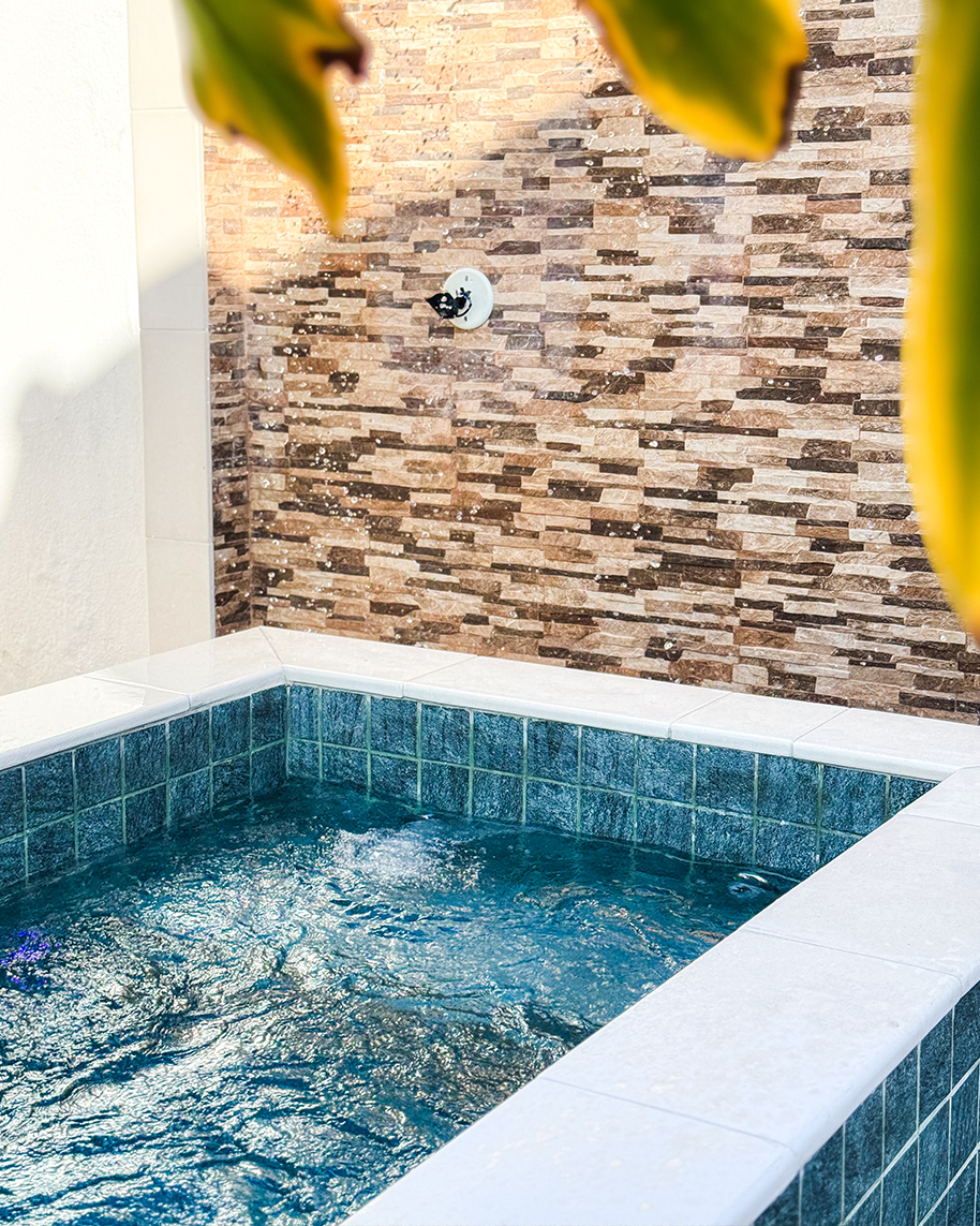 Jacuzzi externa privativa com hidromassagem